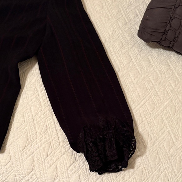 Two pises - Picture 2 of 7